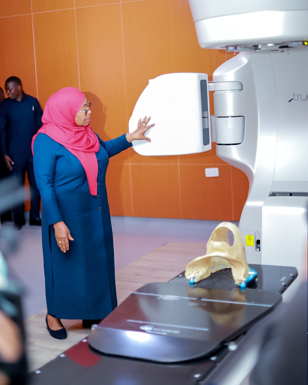 MHE. RAISI AKIPATIWA MAELEZO KUHUSU VIFAA VYA TIBA MIONZI